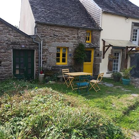La Maison De Poupee Berrien Eksteriør bilde